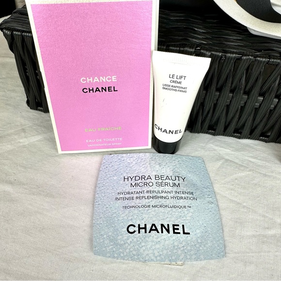 CHANEL beauty line gift set with #5 wristlet keychain and samples - Picture 7 of 9